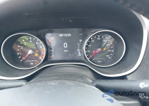 2018 Jeep Compass Latitude 4X4 из США, поврежденный, VIN 3C4NJDBB2JT114644